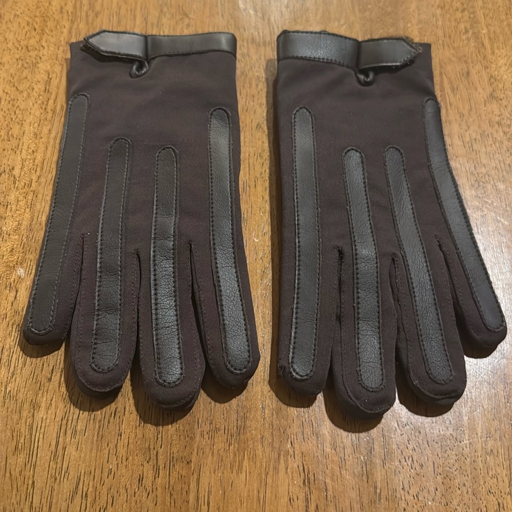 Women’s brown adjustable gloves